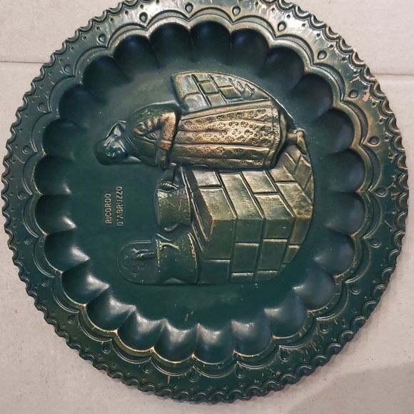 VINTAGE Set of 3 Pewter Hanging Decorative Plates Green Gold 'Ricordo D'Abruzzo' - Picture 2 of 11